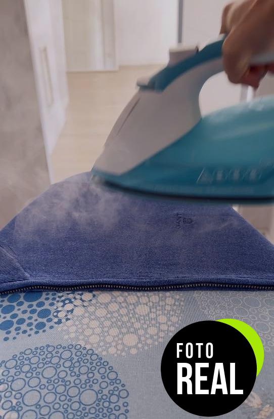 plancha-ropa-russell-hobbs-aqua-2400w-foto-1